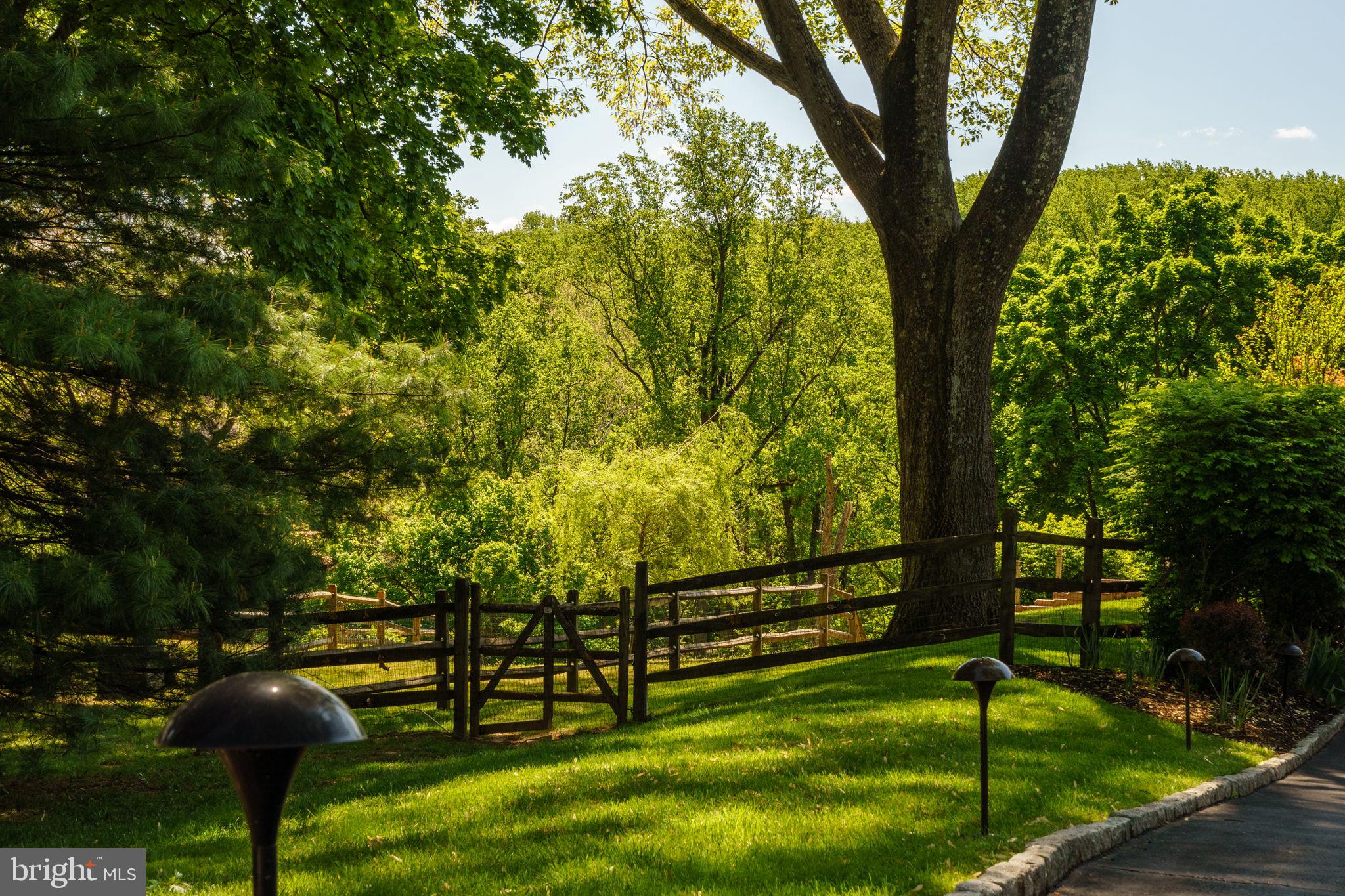 1533 BRIAR HILL ROAD