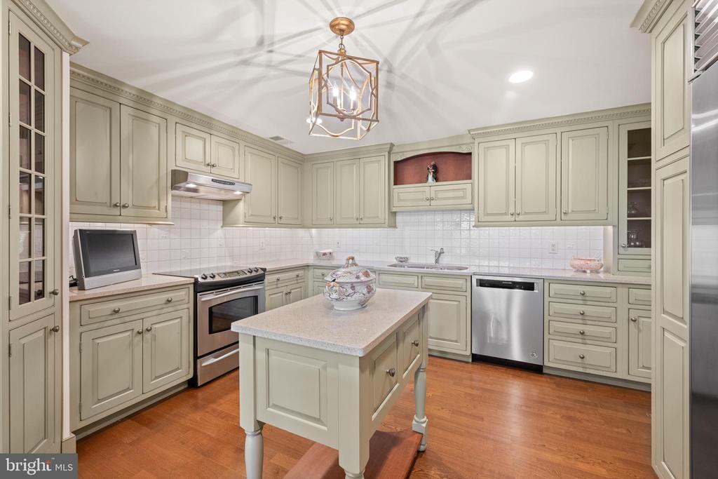 100 GRAYS LANE Unit: 506