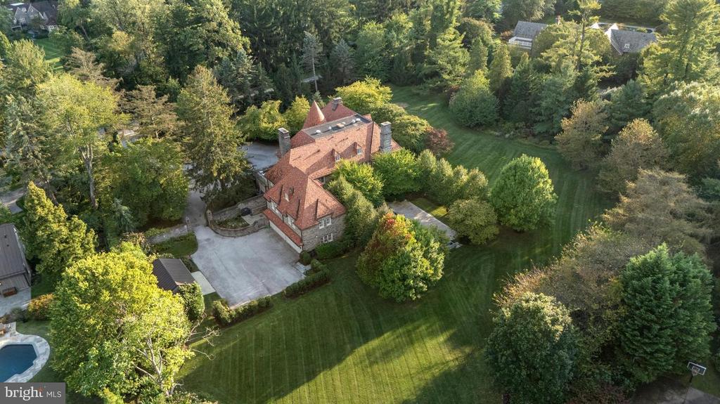 648 CREIGHTON ROAD