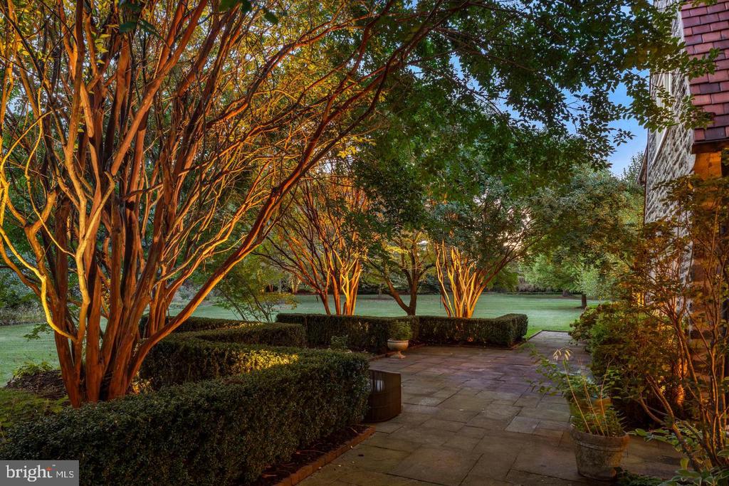 648 CREIGHTON ROAD