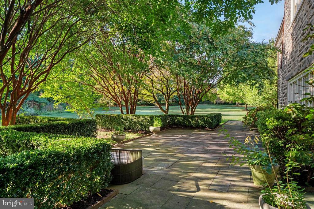 648 CREIGHTON ROAD
