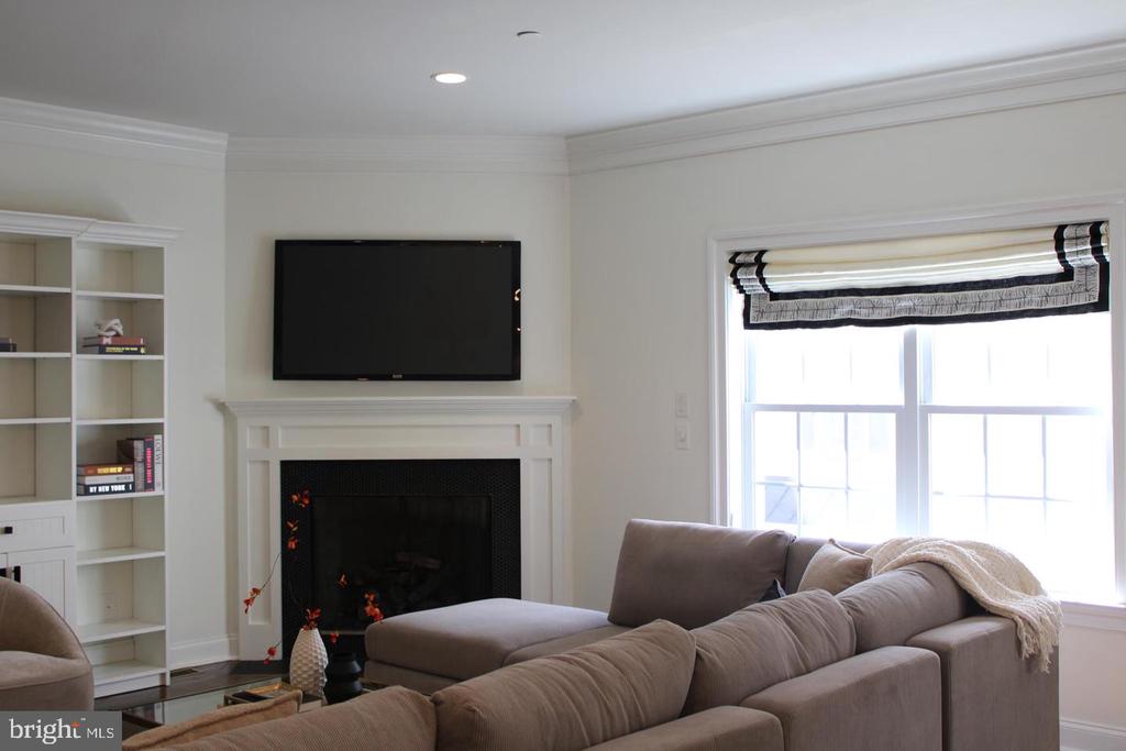 219 E MONTGOMERY AVENUE Unit: 6