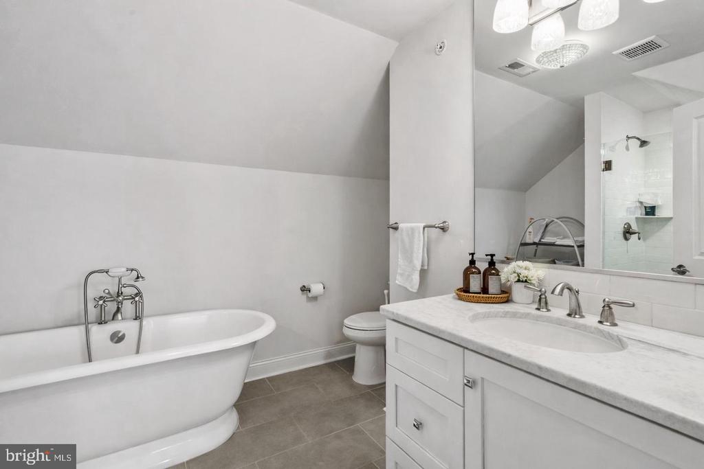 219 E MONTGOMERY AVENUE Unit: 6