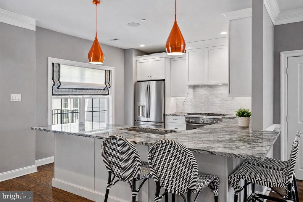 219 E MONTGOMERY AVENUE Unit: 6