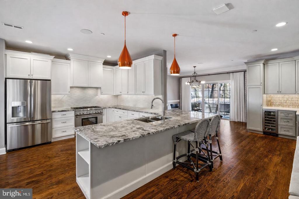 219 E MONTGOMERY AVENUE Unit: 6