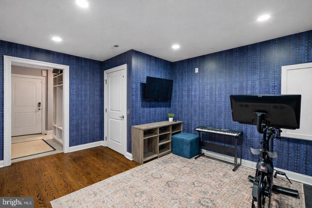 219 E MONTGOMERY AVENUE Unit: 6