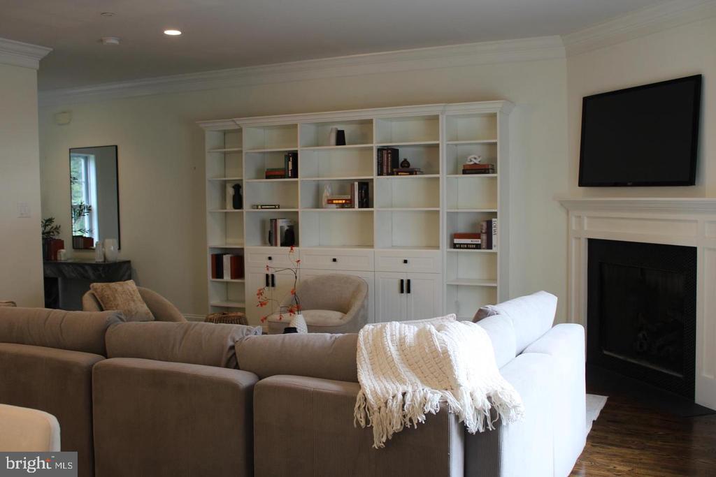 219 E MONTGOMERY AVENUE Unit: 6