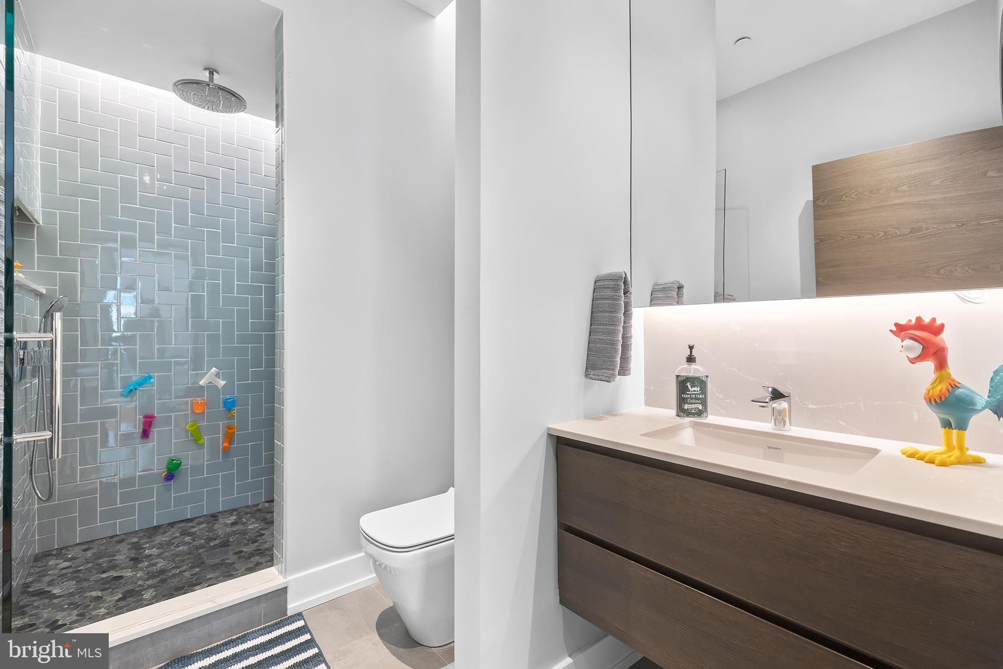 2108-10 Walnut St #Ph