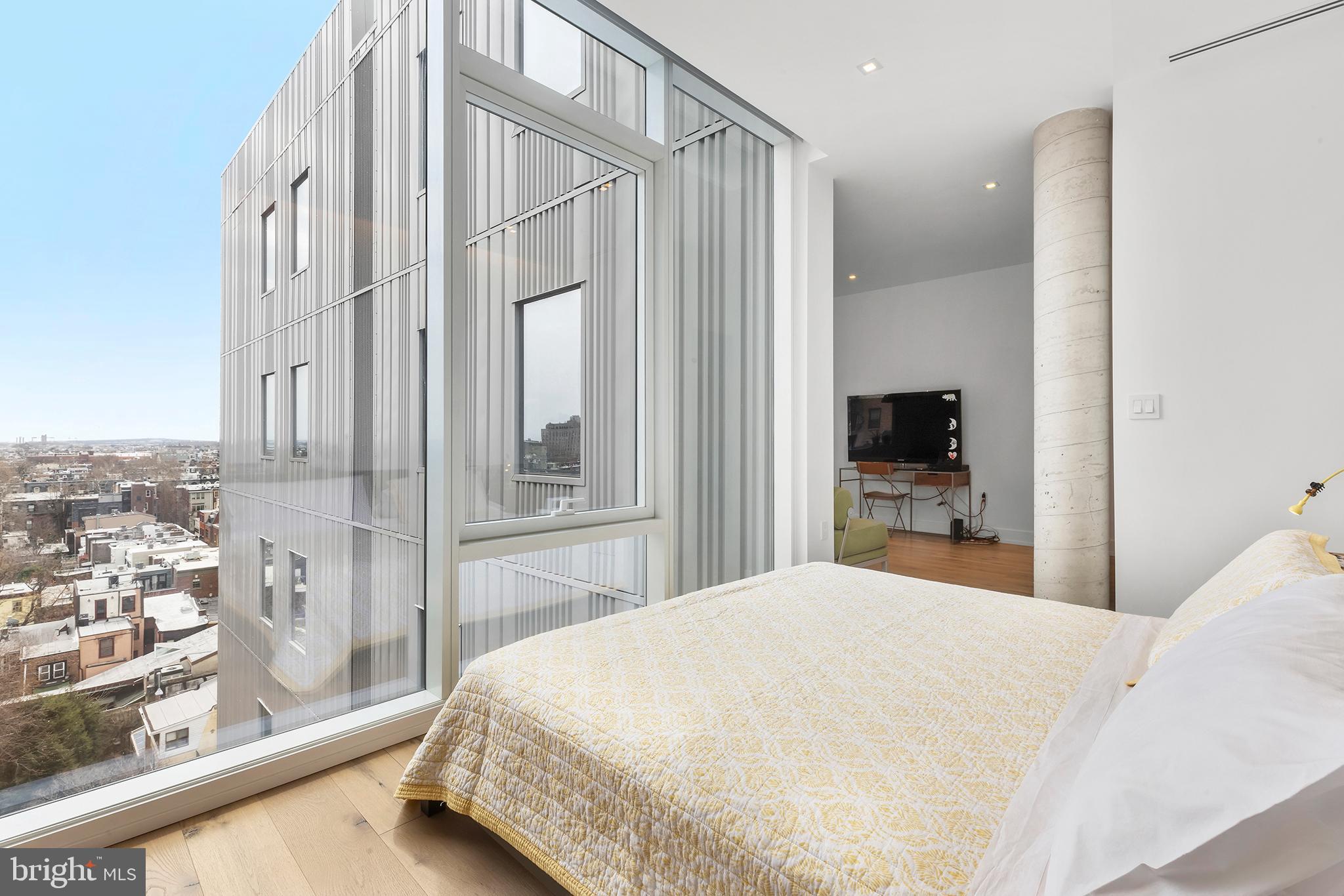 2108-10 Walnut St #Ph