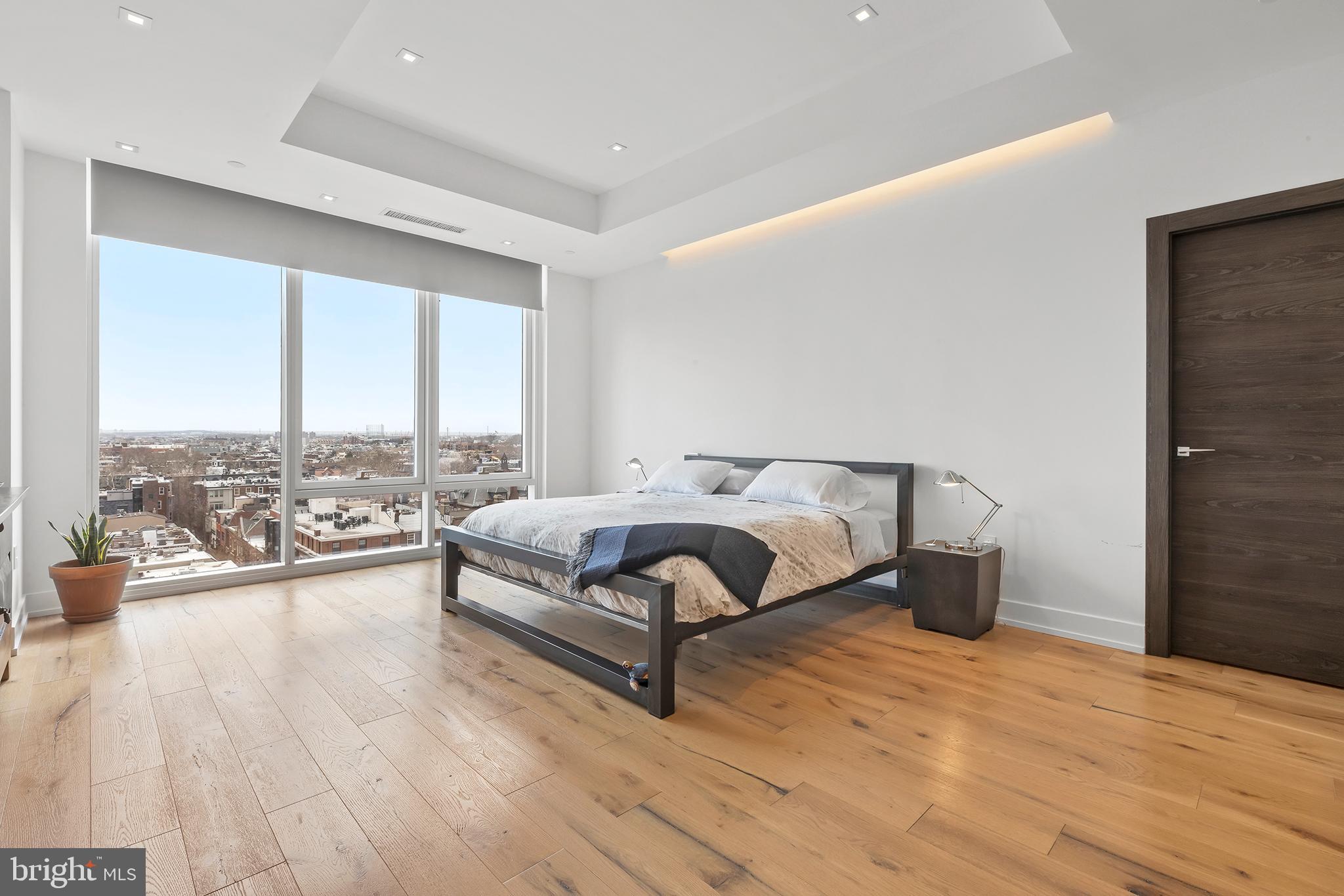 2108-10 Walnut St #Ph