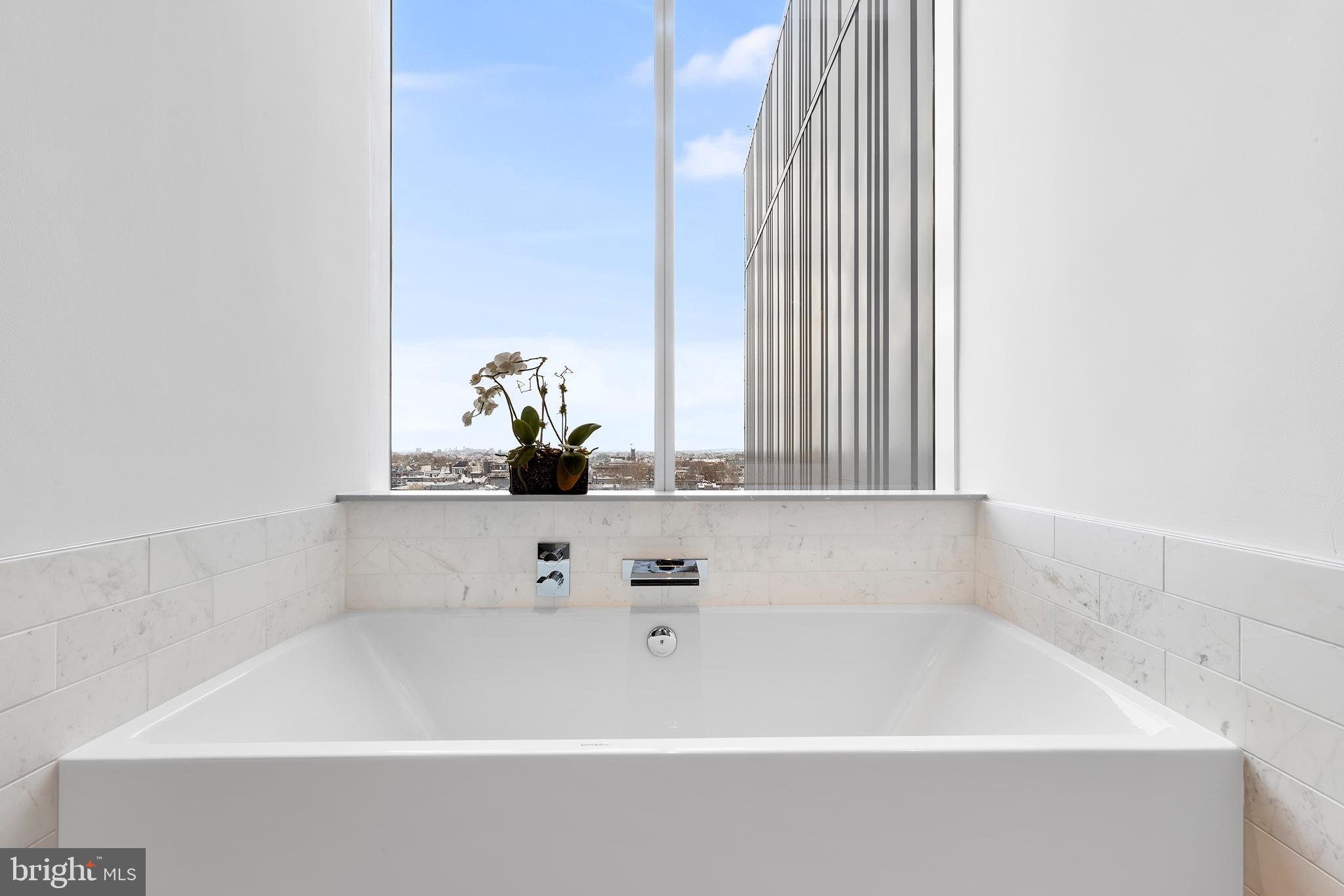 2108-10 Walnut St #Ph