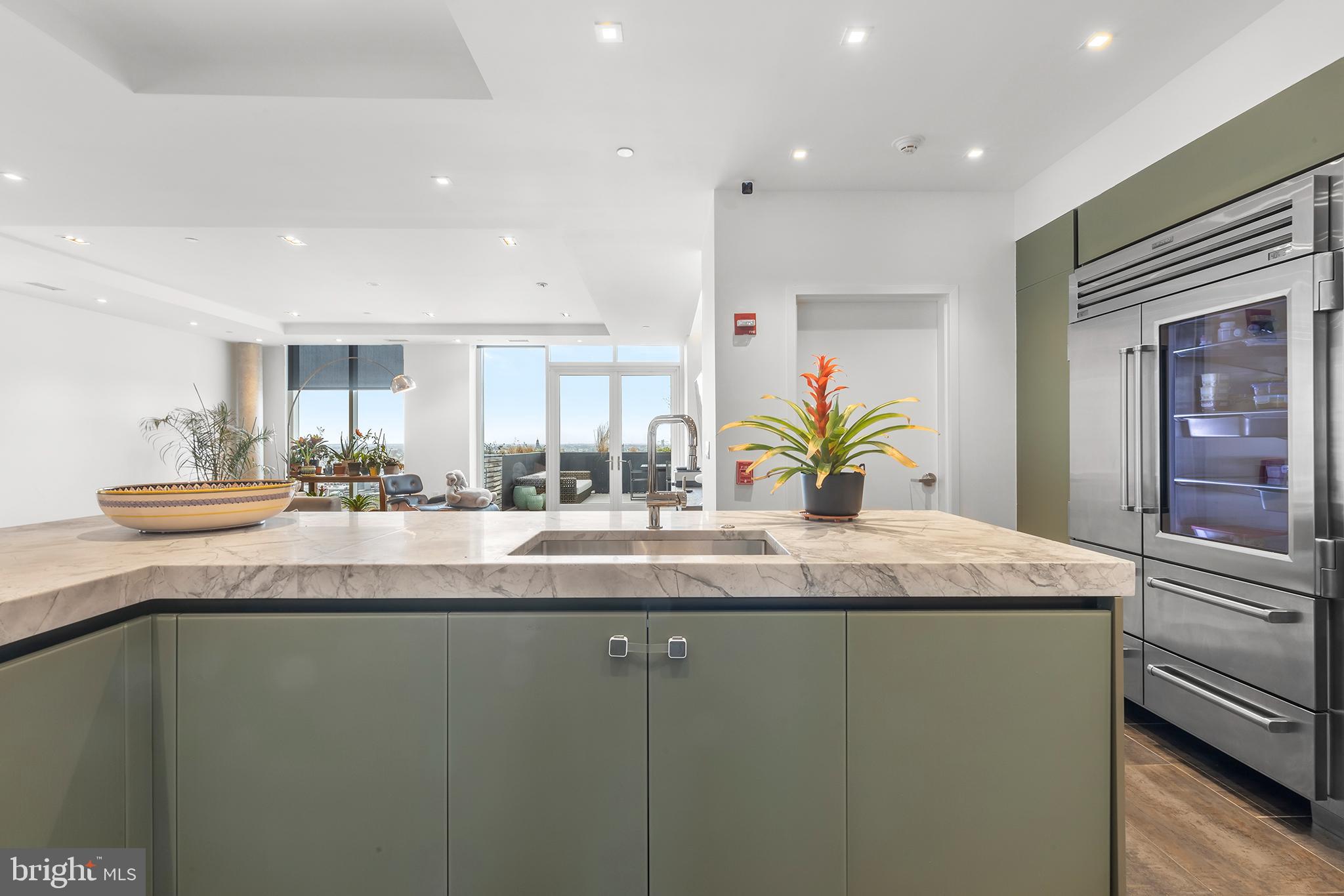 2108-10 Walnut St #Ph