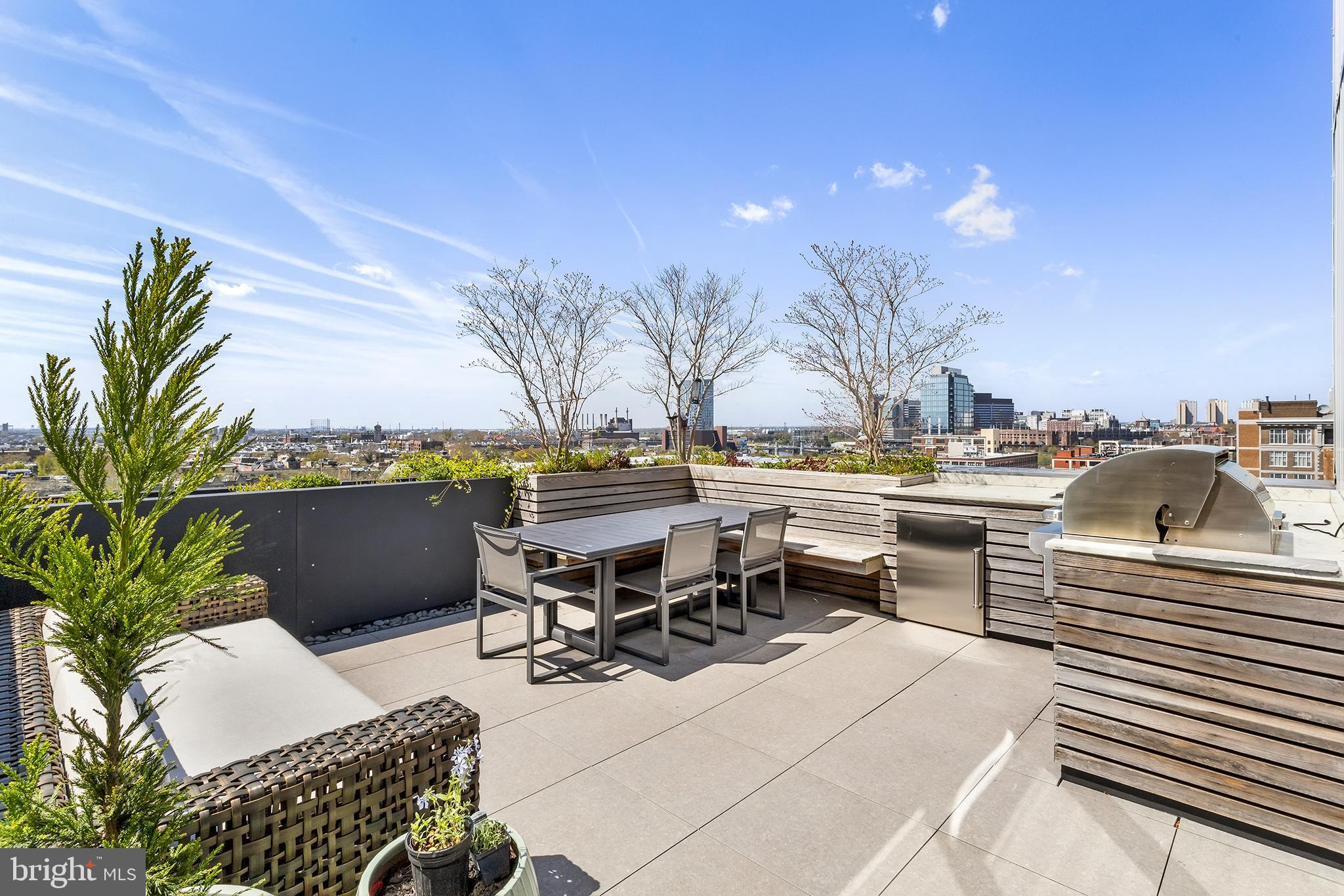 2108-10 Walnut St #Ph