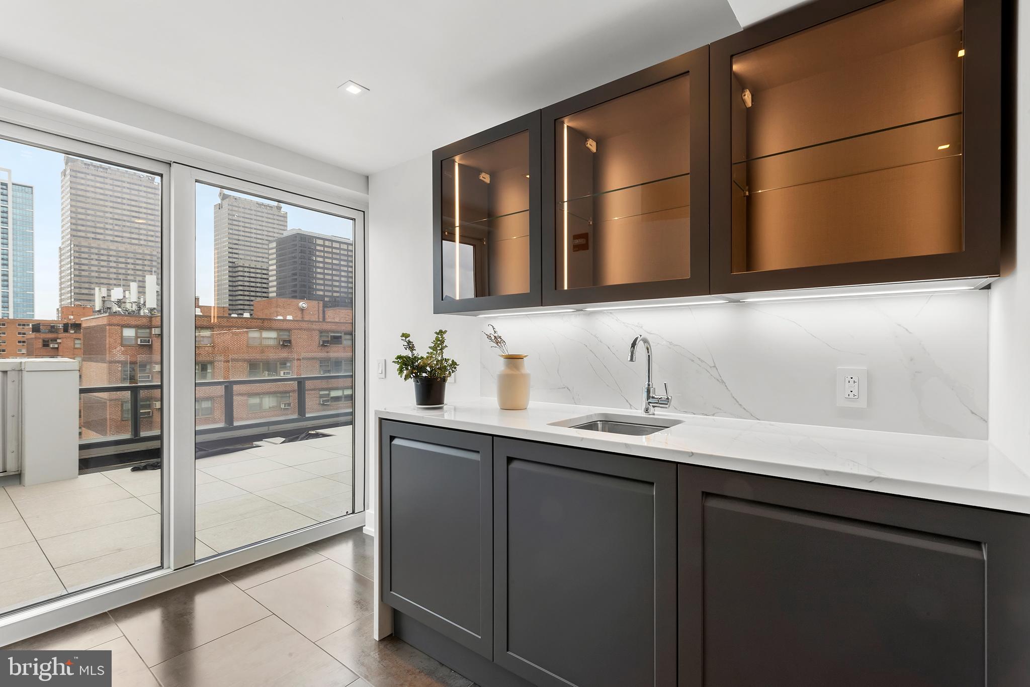 2108-10 Walnut St #Ph