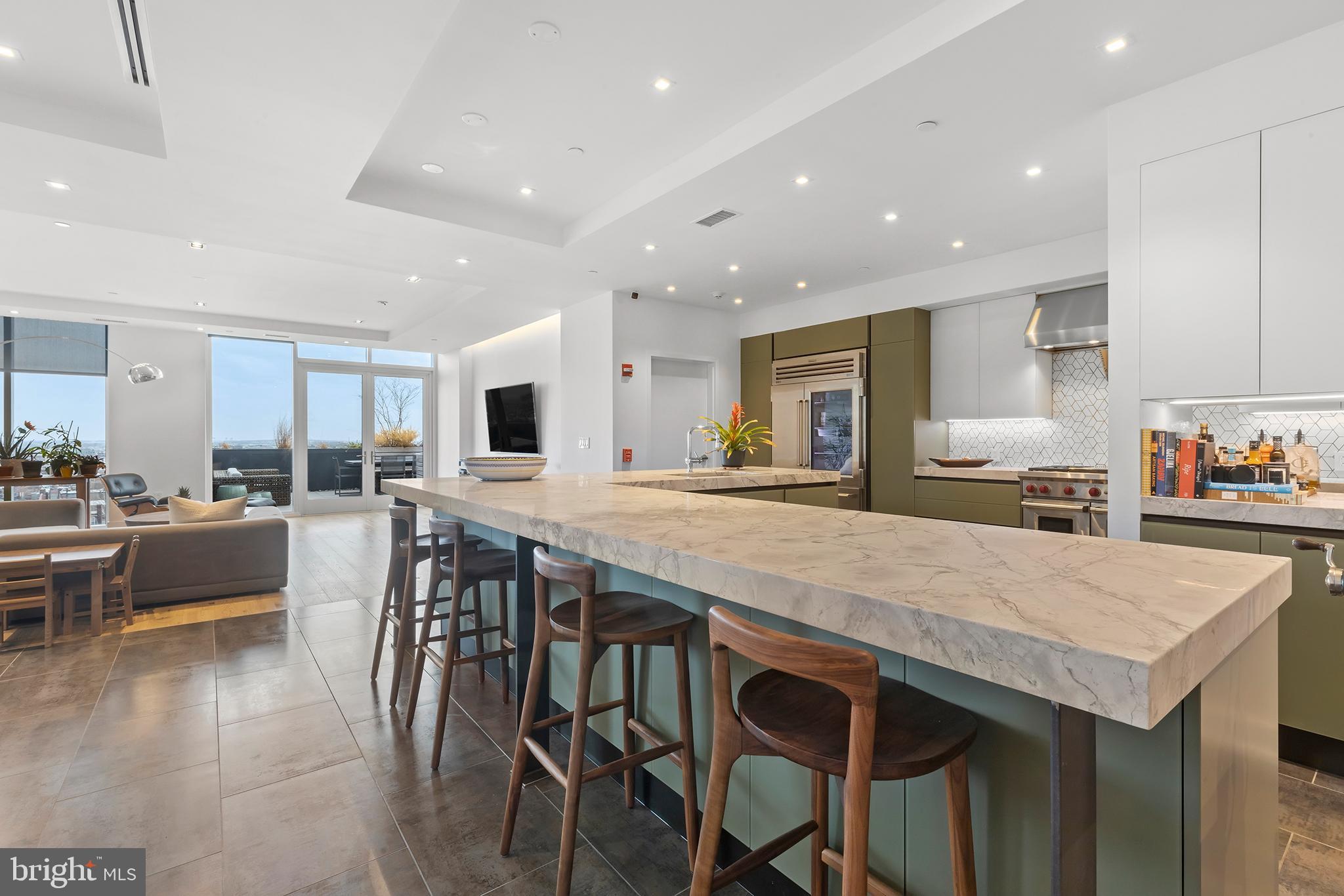 2108-10 Walnut St #Ph