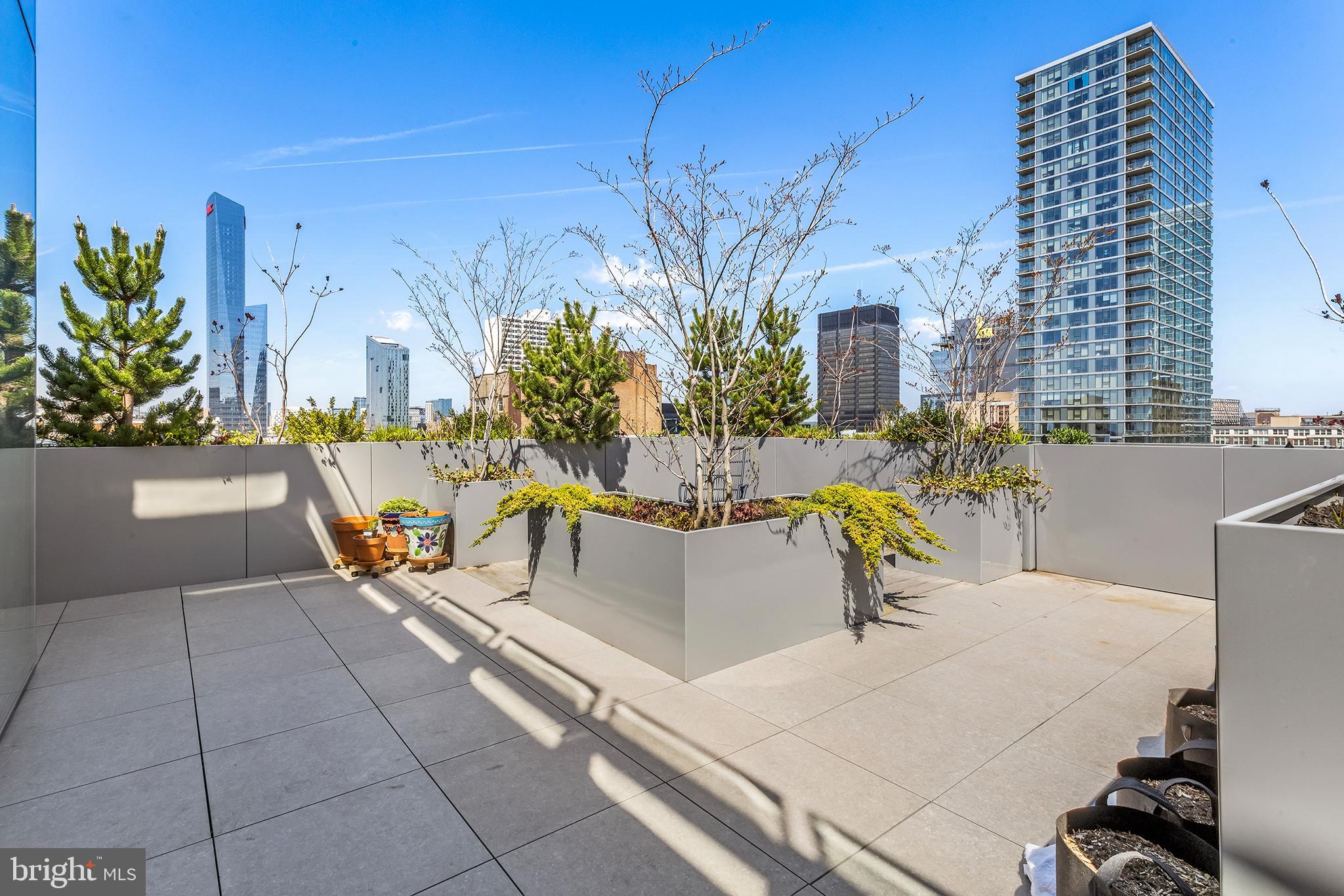 2108-10 Walnut St #Ph