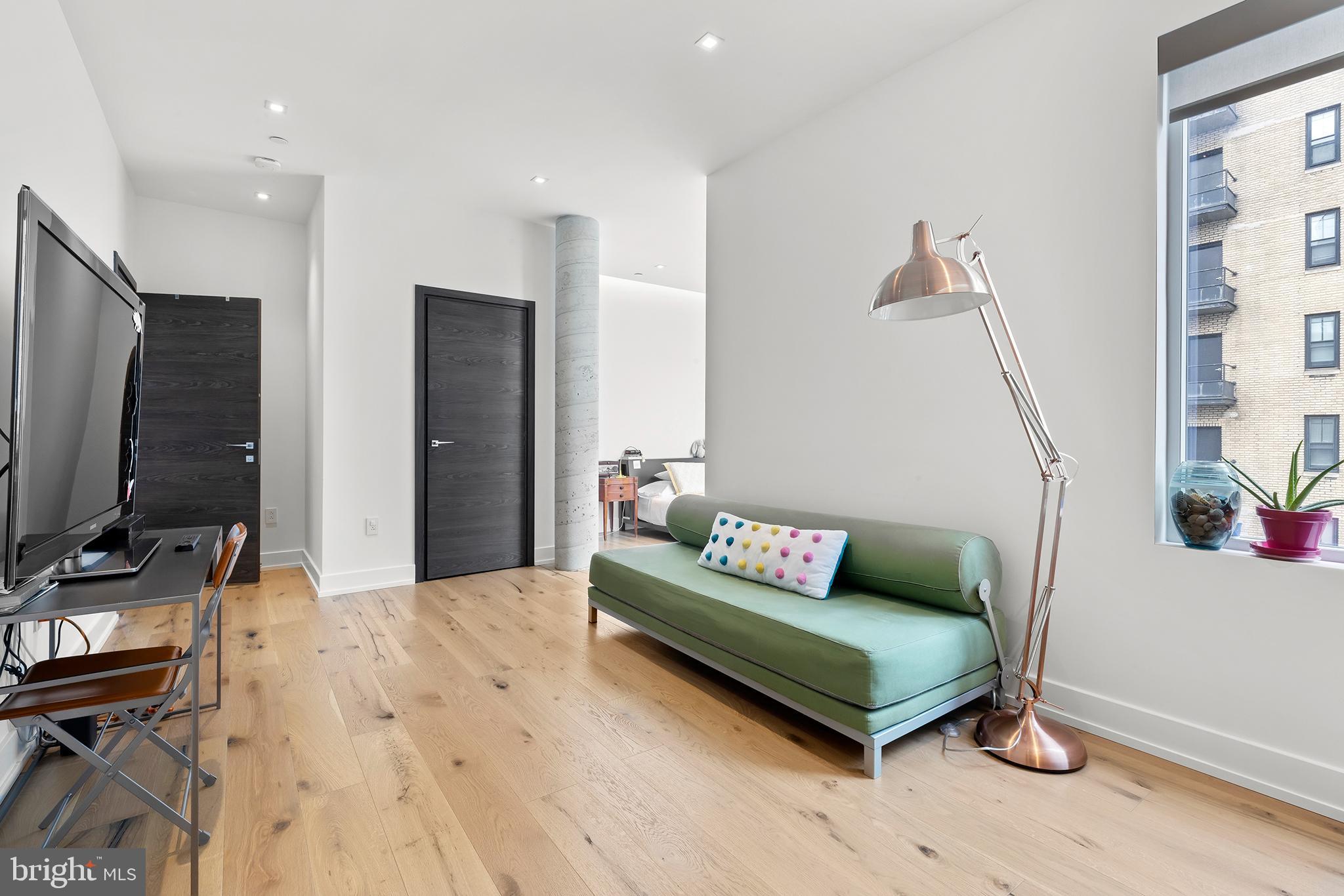 2108-10 Walnut St #Ph