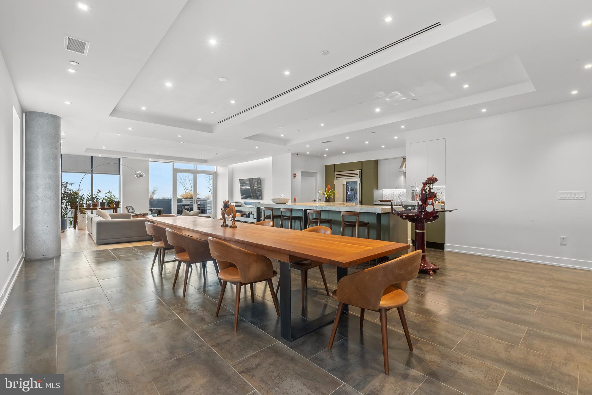 2108-10 Walnut St #Ph