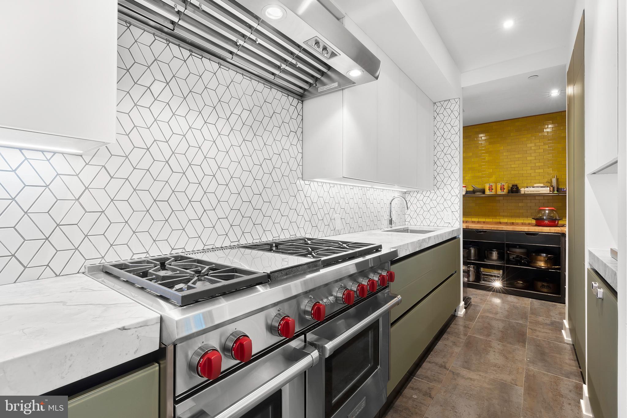 2108-10 Walnut St #Ph