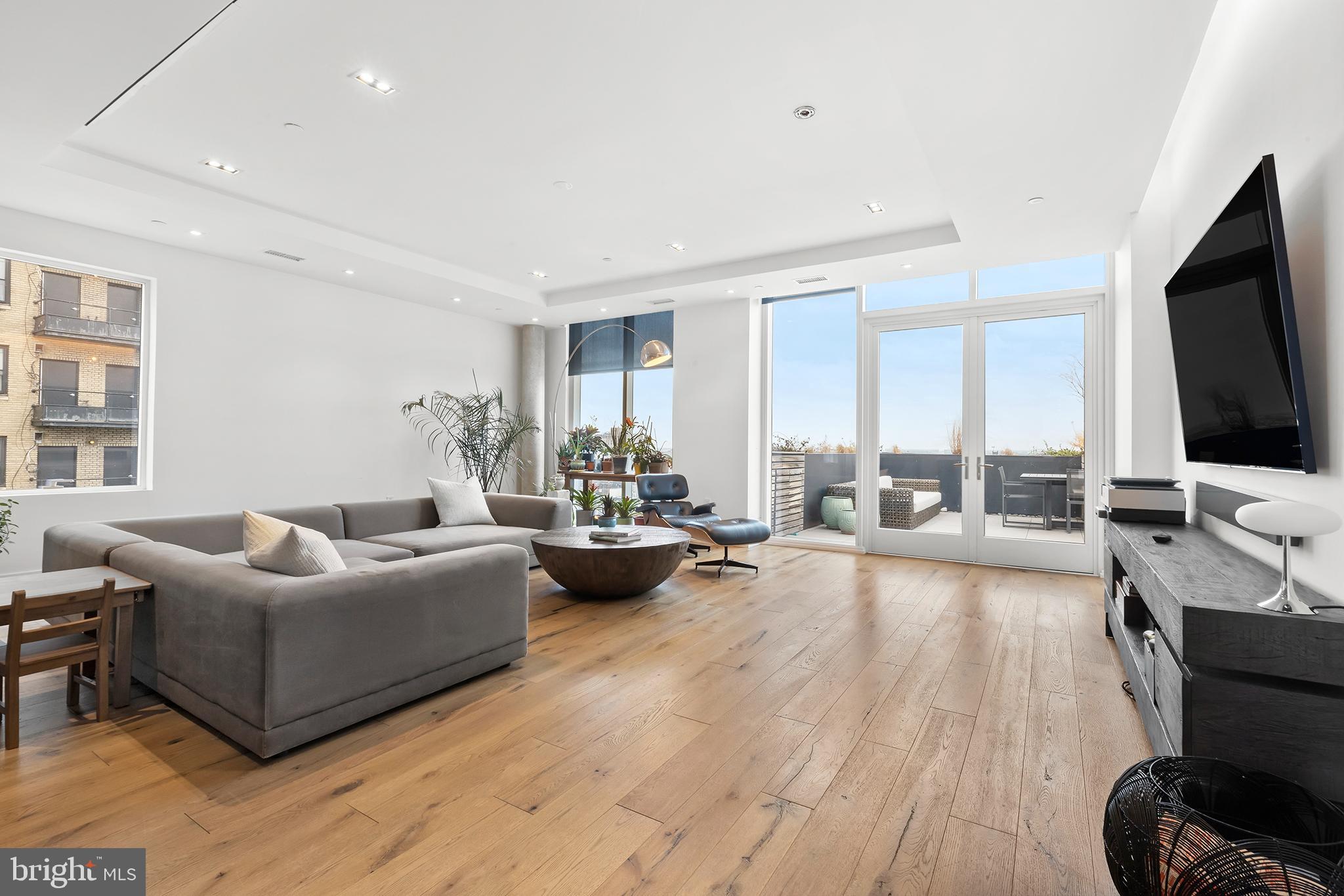 2108-10 Walnut St #Ph