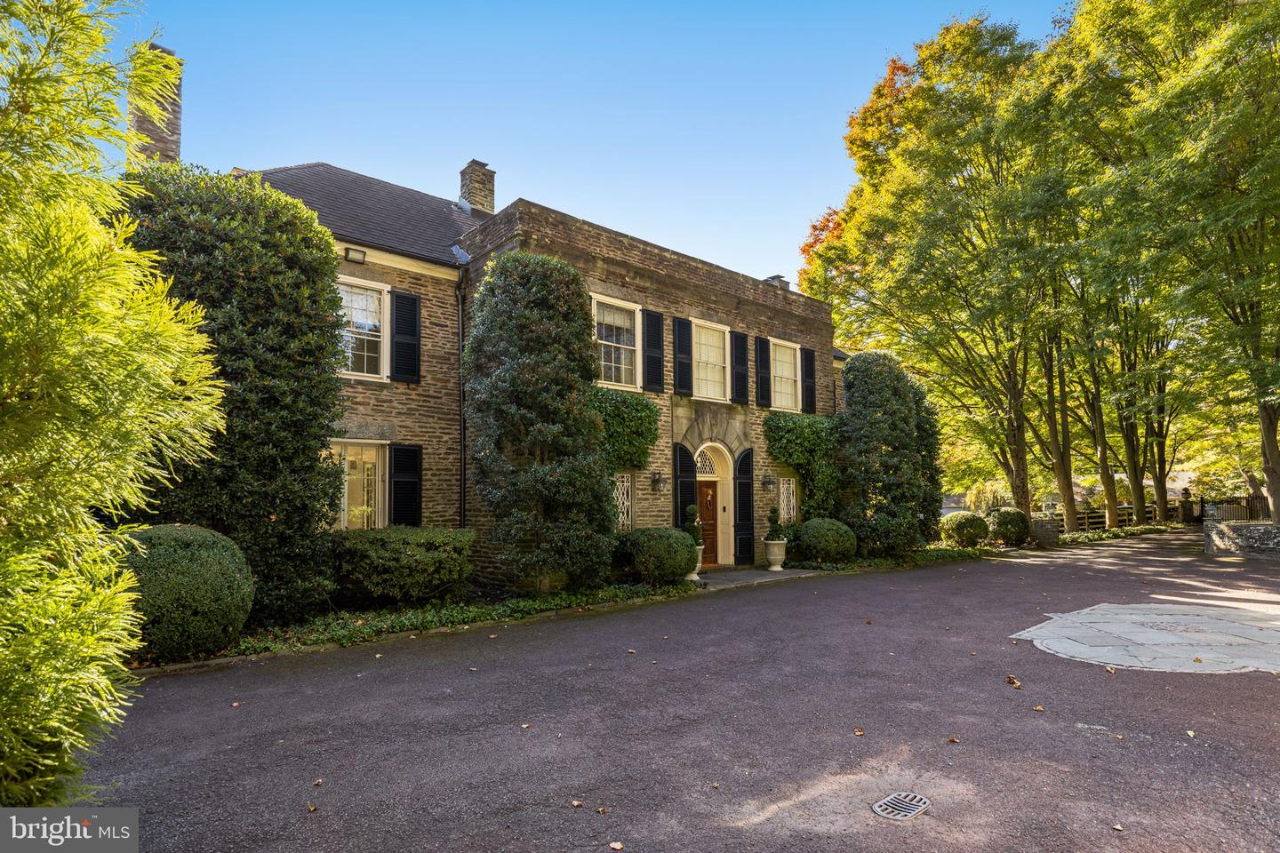 440 W Mermaid Ln