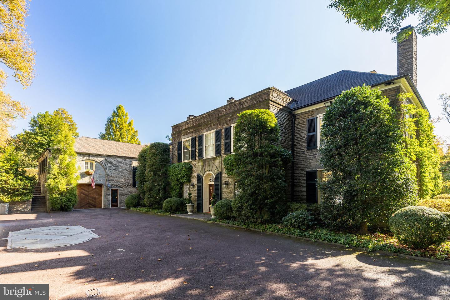 440 W Mermaid Ln