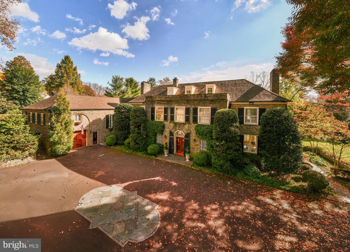 440 W Mermaid Ln