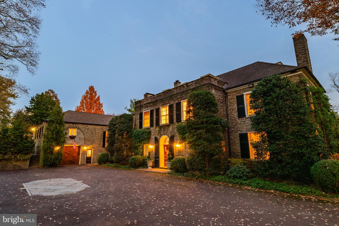 440 W Mermaid Ln