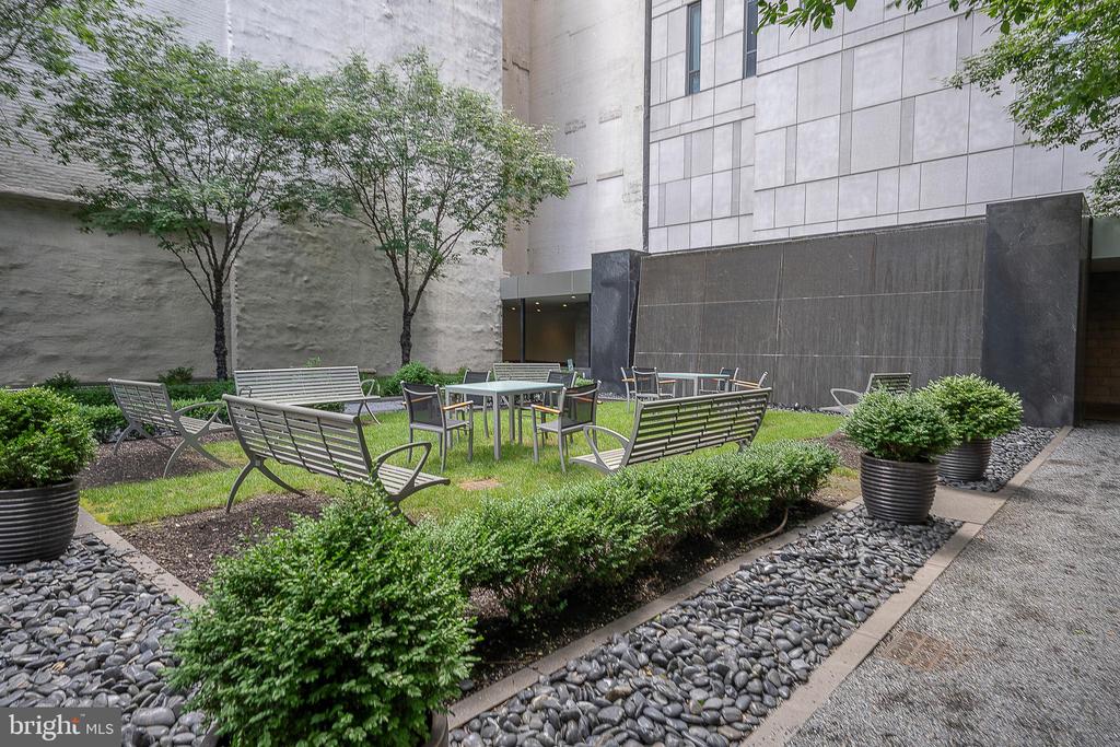 1414 S Penn Sq #23h