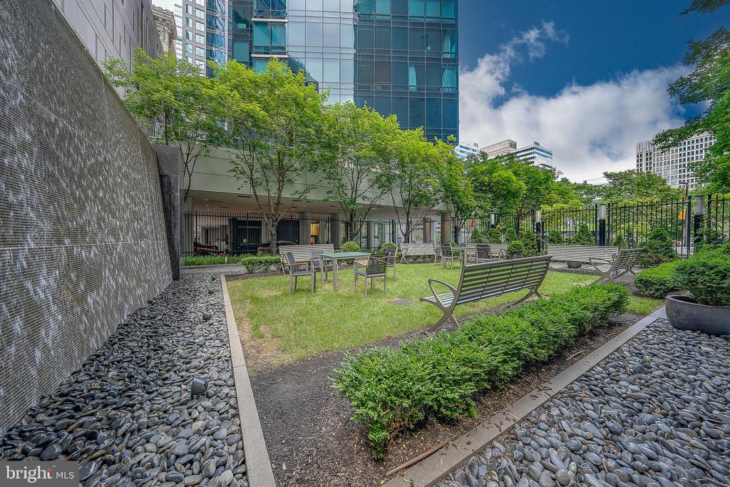 1414 S Penn Sq #23h