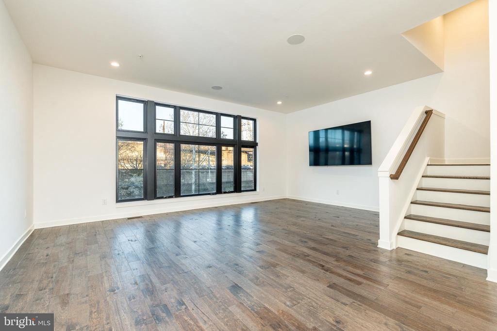 4523 RIVERSIDE WAY