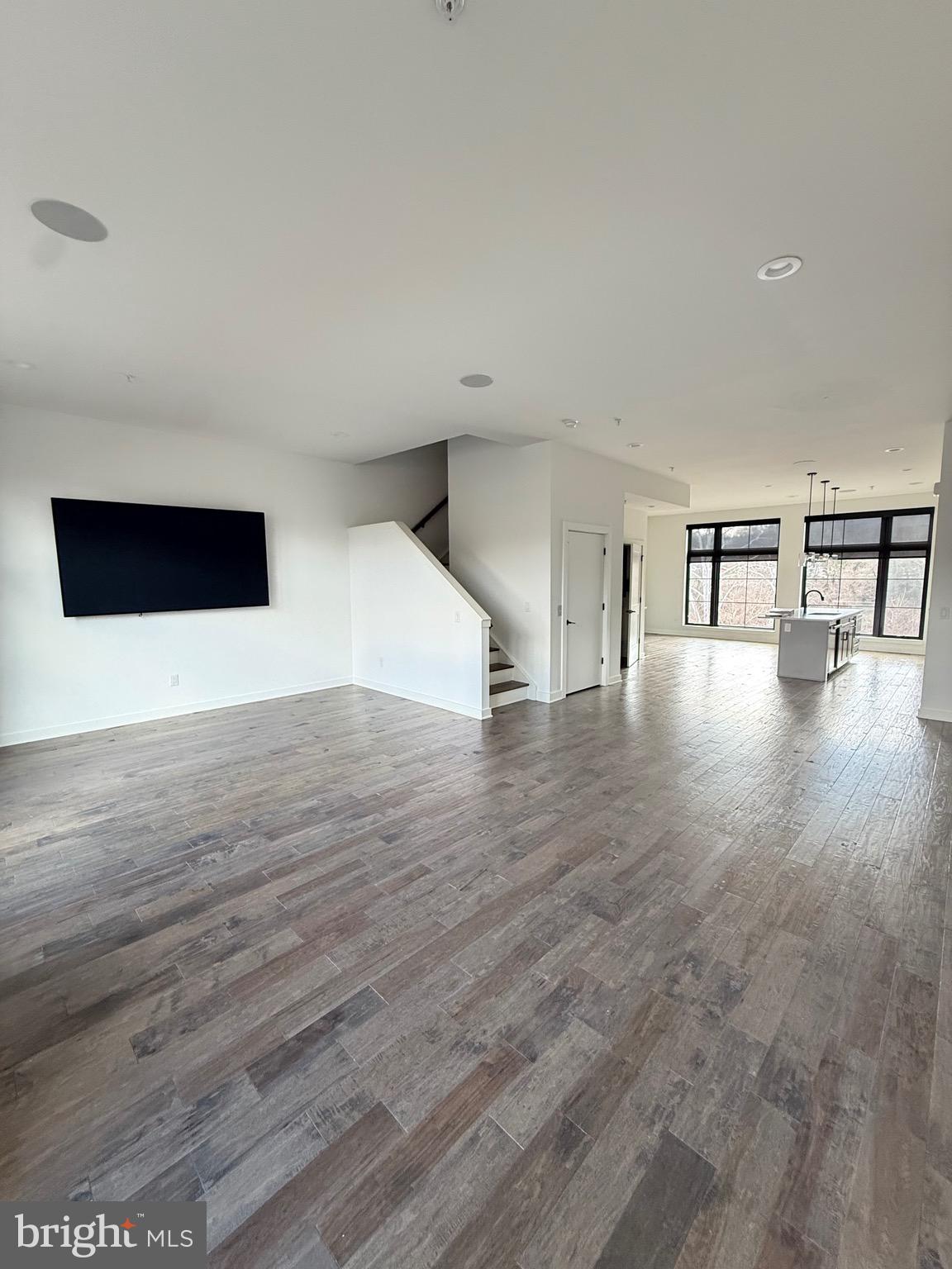 4523 RIVERSIDE WAY
