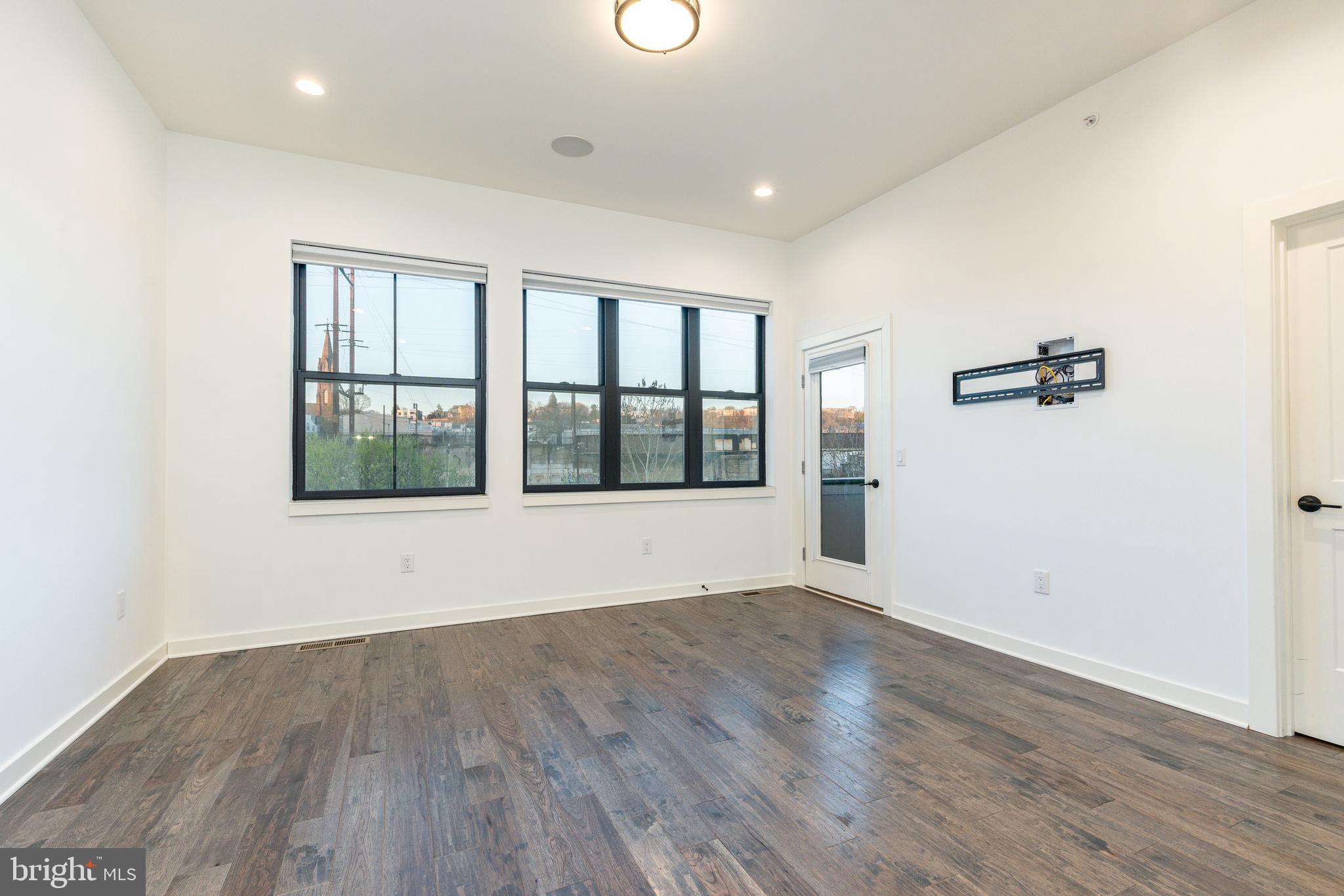 4523 RIVERSIDE WAY