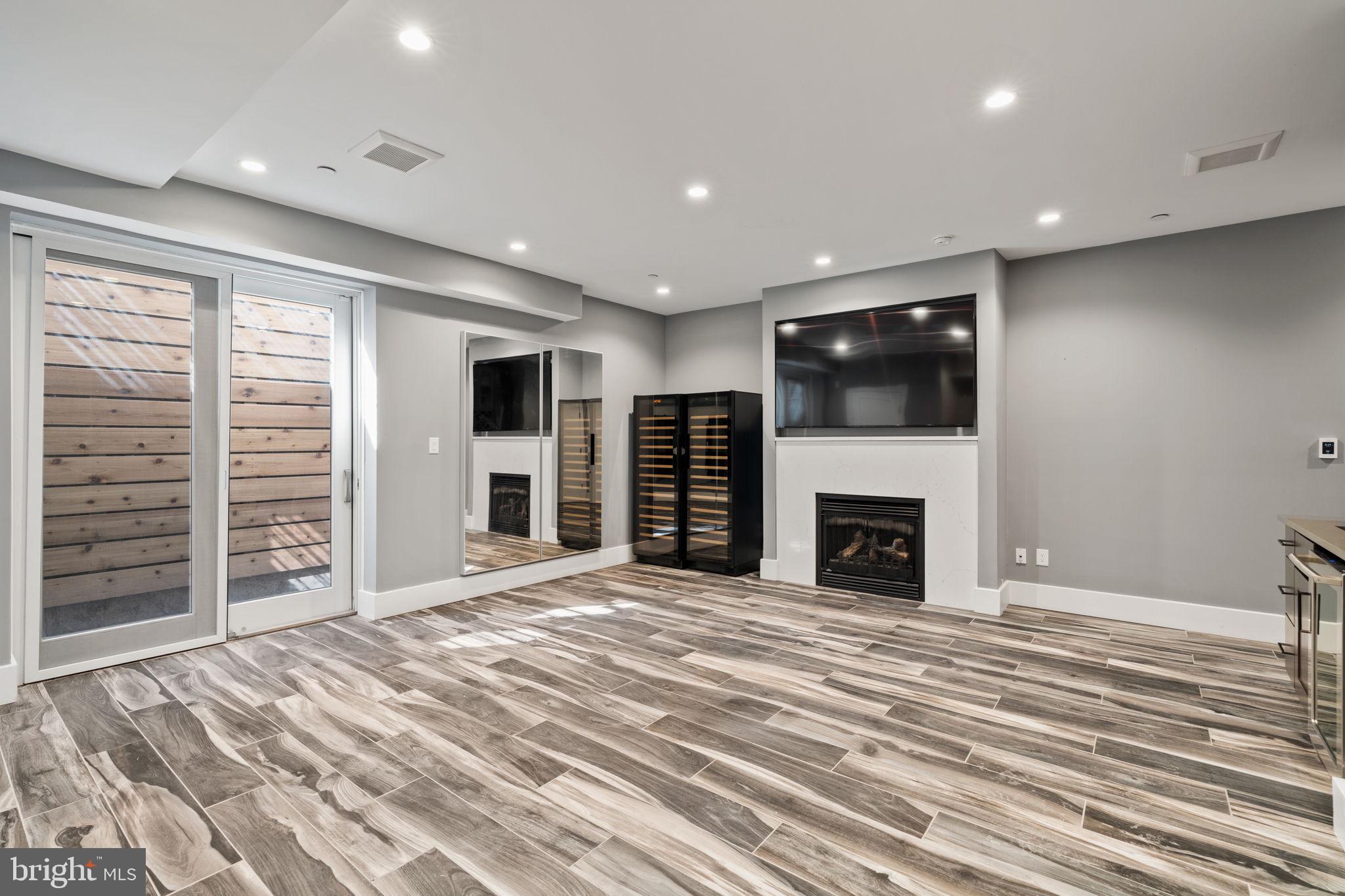 519 BAINBRIDGE STREET A