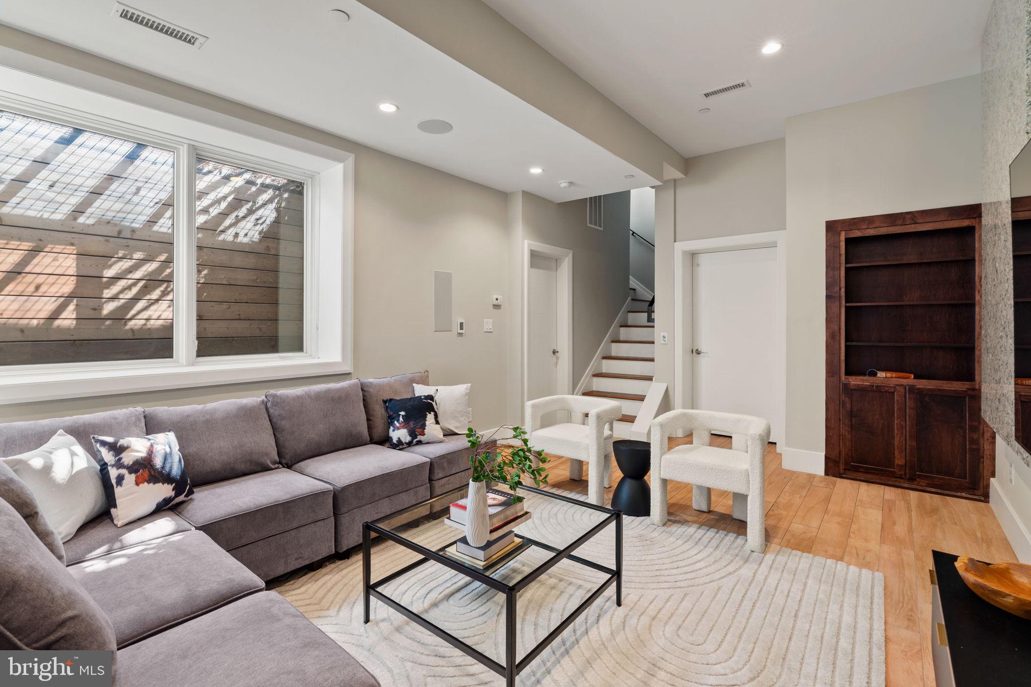 519 BAINBRIDGE STREET A