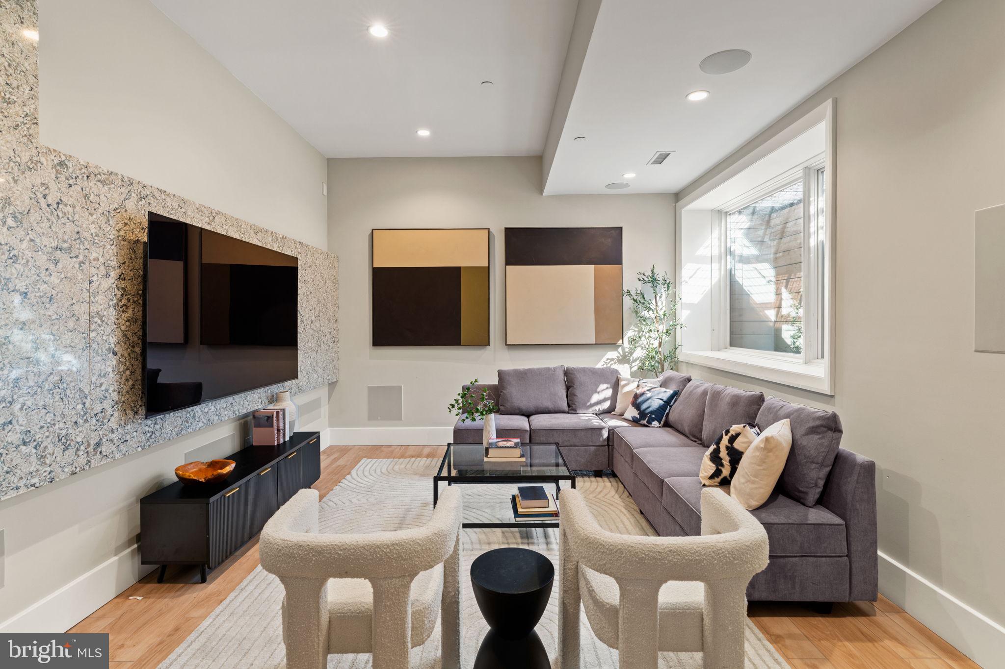 519 BAINBRIDGE STREET A