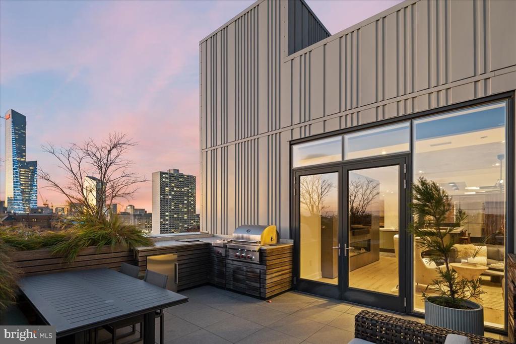 2108 WALNUT STREET Unit: PH