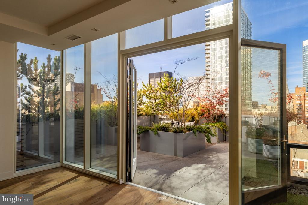 2108 WALNUT STREET Unit: PH