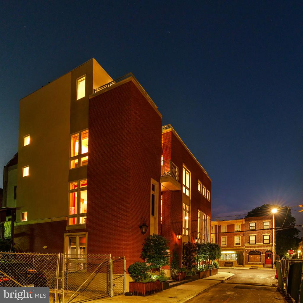 2001 WAVERLY STREET