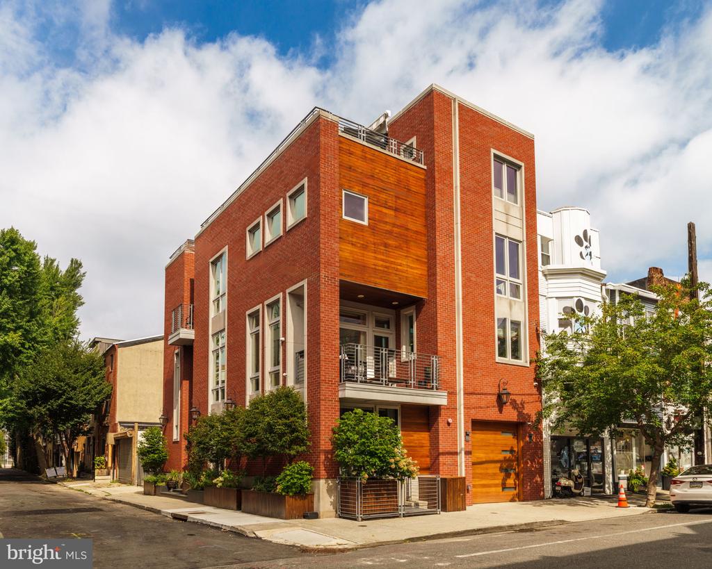 2001 WAVERLY STREET