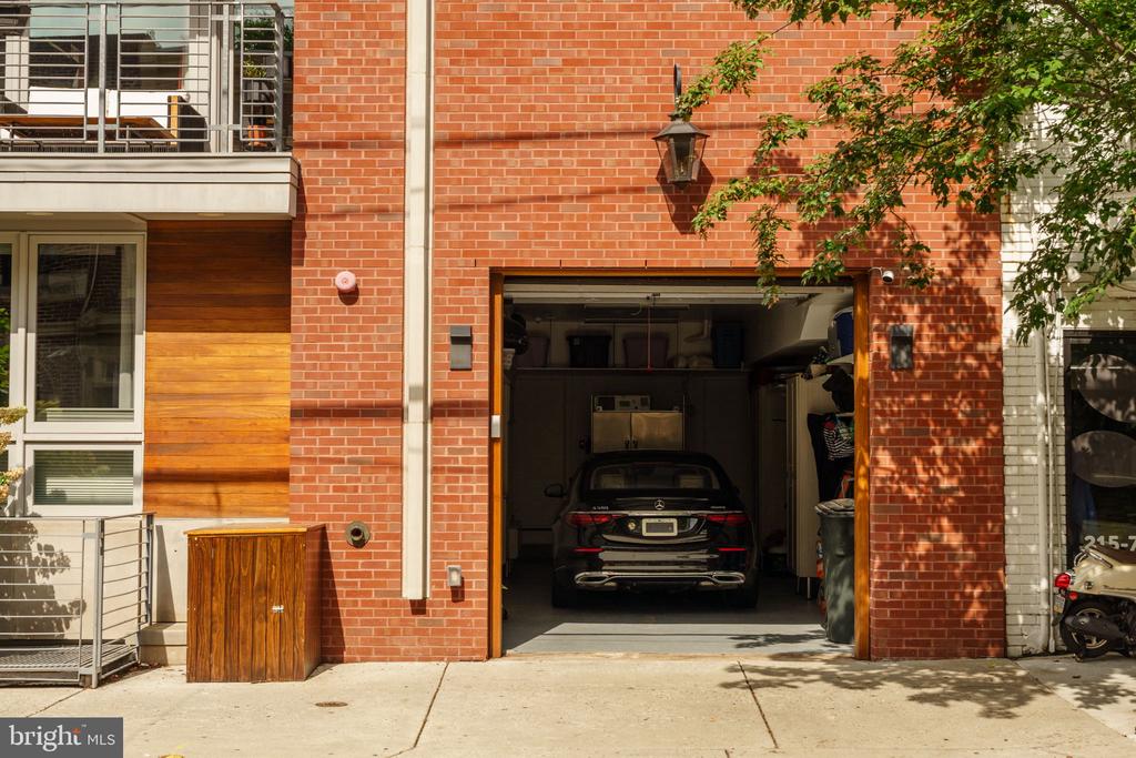 2001 WAVERLY STREET