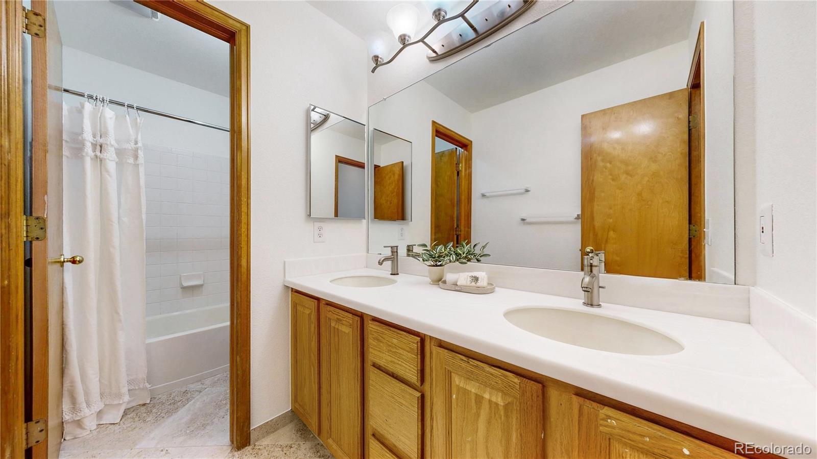 1619 Hemlock Way