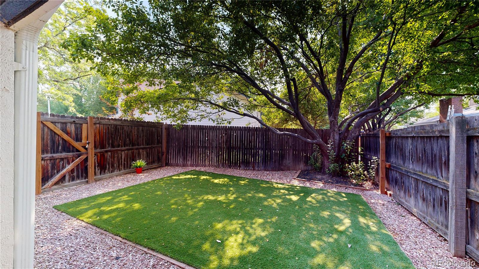278 E Greenway Circle