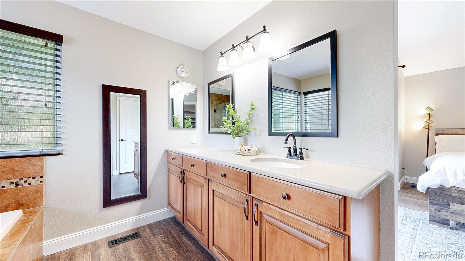 5821 W 114th Place