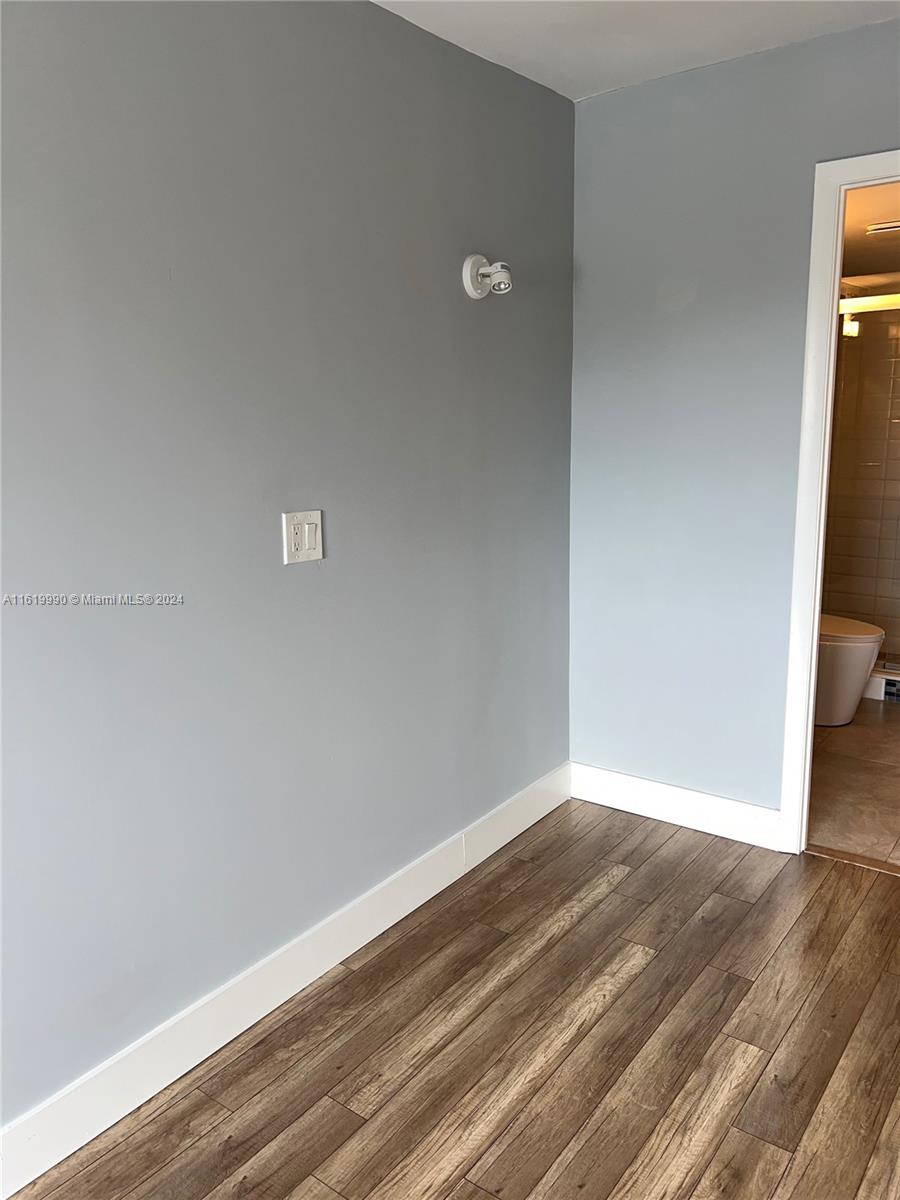 401 Golden Isles Dr # 1106