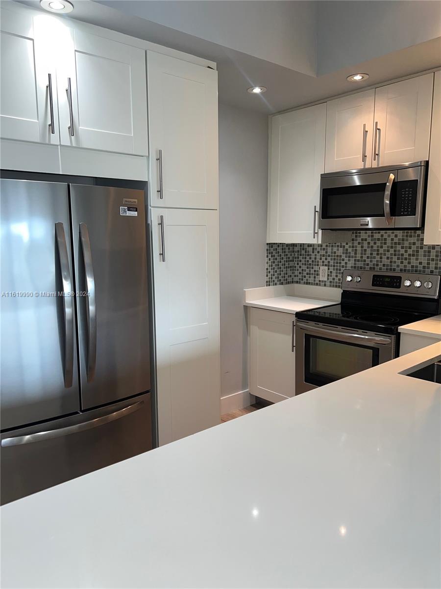 401 Golden Isles Dr # 1106