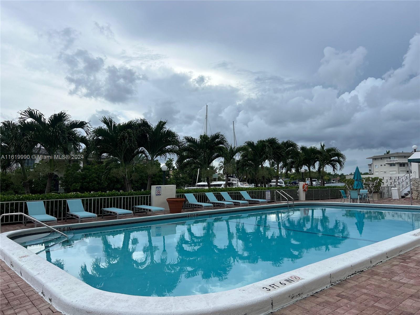 401 Golden Isles Dr # 1106