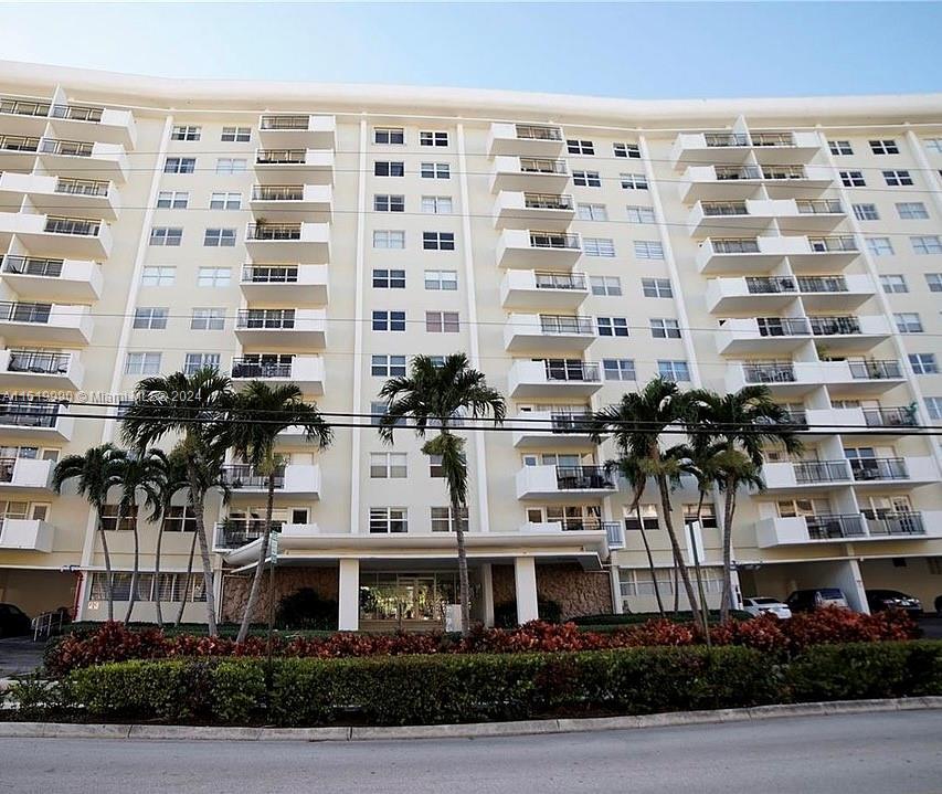 401 Golden Isles Dr # 1106