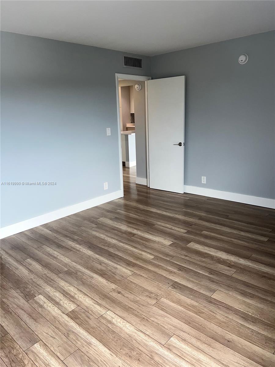 401 Golden Isles Dr # 1106