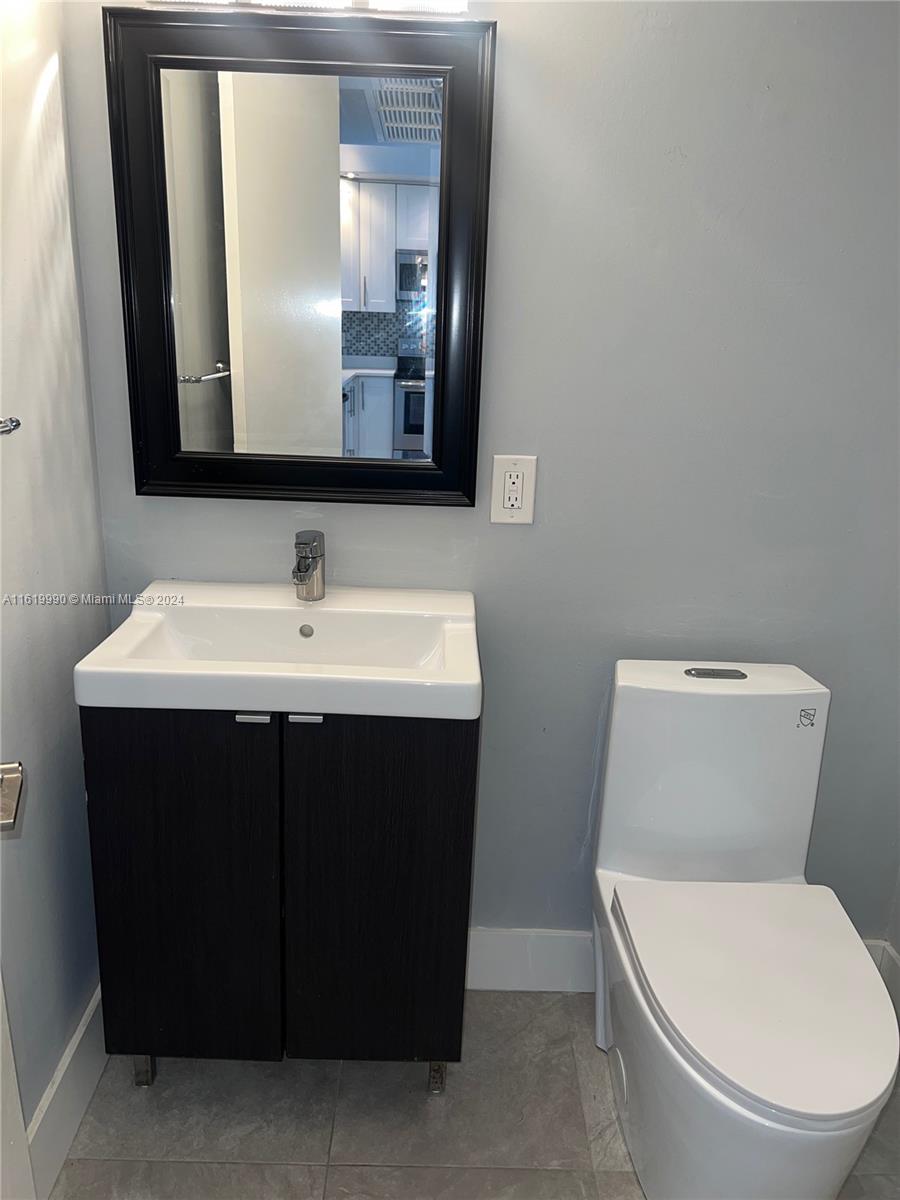 401 Golden Isles Dr # 1106